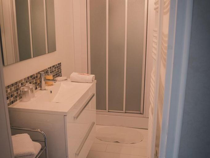 La Maison Periot Trevieres Room photo