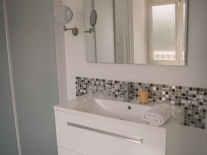 La Maison Periot Trevieres Room photo